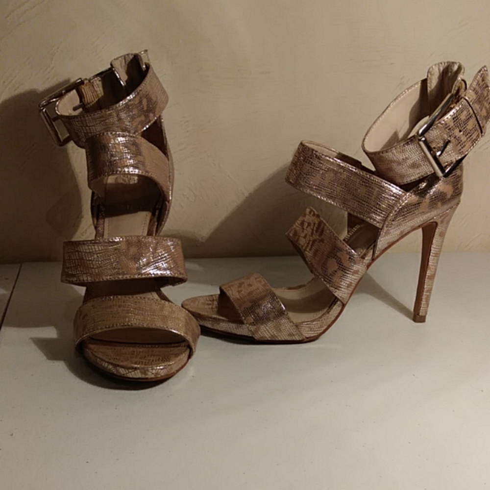 Hi hills shoe